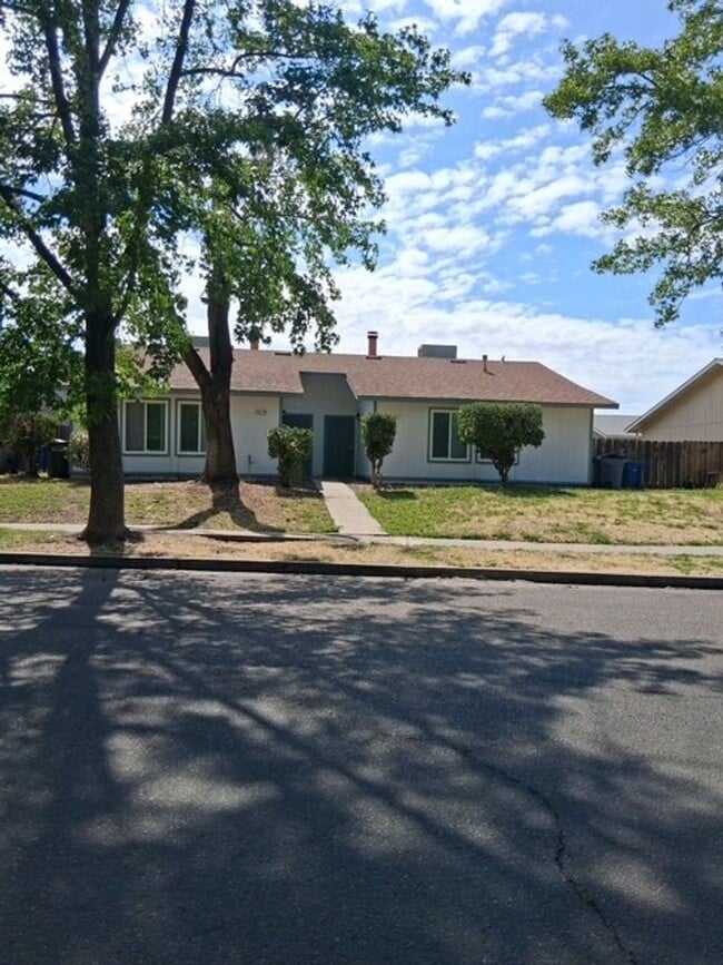 Building Photo - 3219Denver Unit 3221