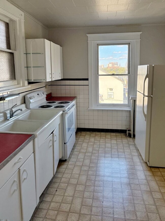 Photo - 702 St John St Unit 2