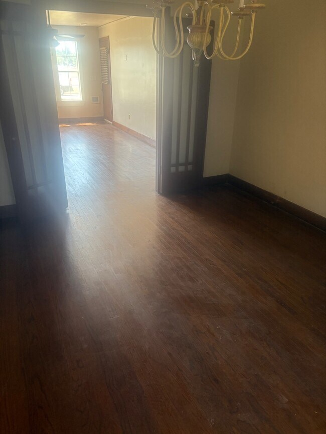 Photo - 805 NE 24th St