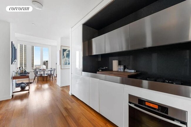 Photo - 15 S William St