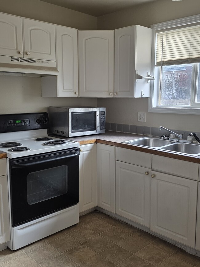 Photo - 1548 Haines St