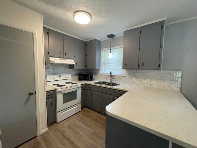 Photo - 122 Hillwood Dr