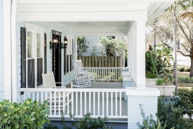2916-2918 W Bay Vista Ave