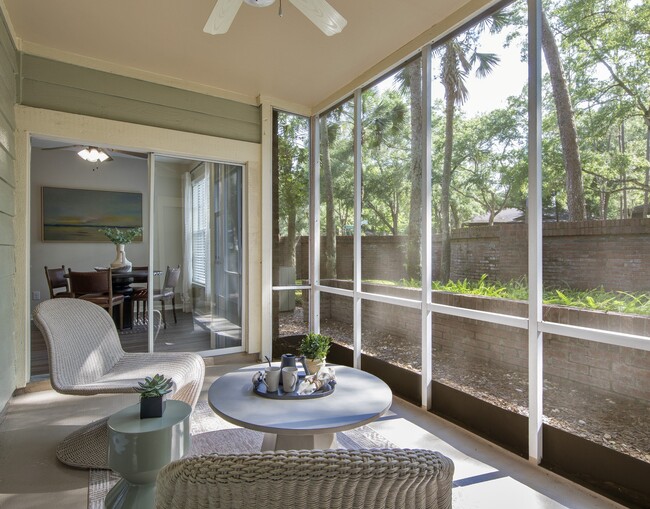 Private screened patio - Sabal Park Apartments