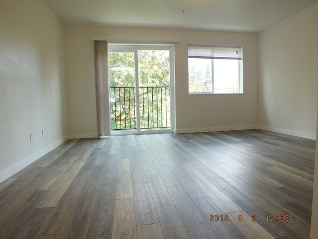 Building Photo - 12544 15th Ave NE Rental