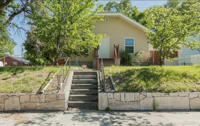 Building Photo - 594 J St