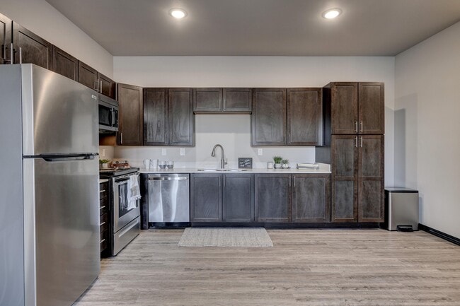 Building Photo - 5626 W 32nd St Unit 5632 w 32nd St Rental