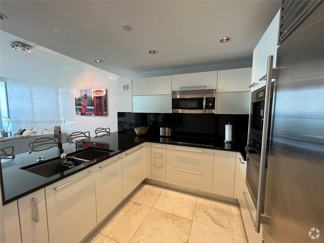 Building Photo - 17121 Collins Ave Unit 903 Rental