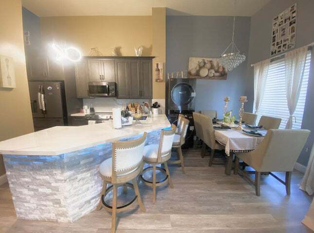 Building Photo - 4863 Via Palm Lks