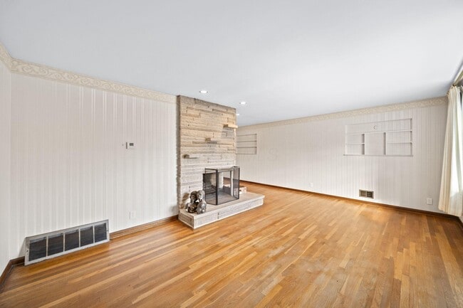 Photo - 1565 Garywood Ave