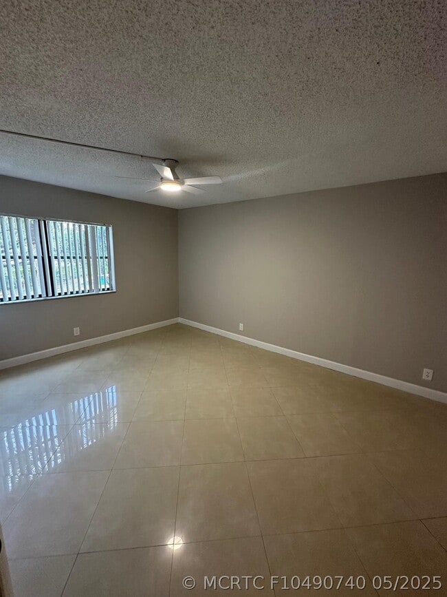 Photo - 210 Lakeview Dr Unit 206
