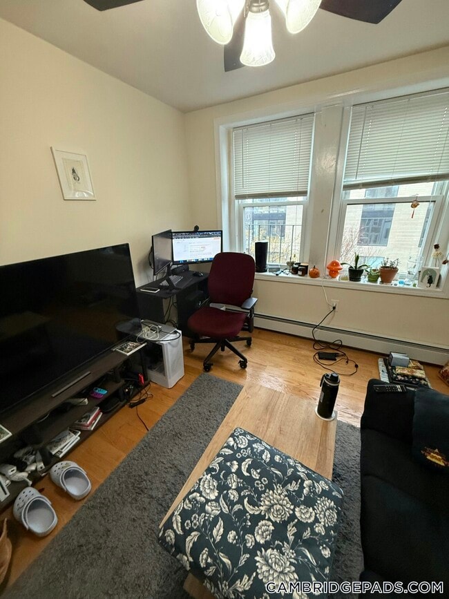 Building Photo - 1054 Cambridge St