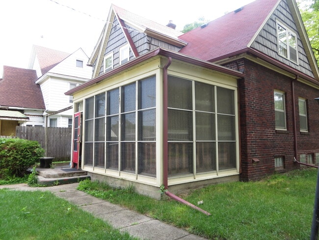 Photo - 3200 E 7th St