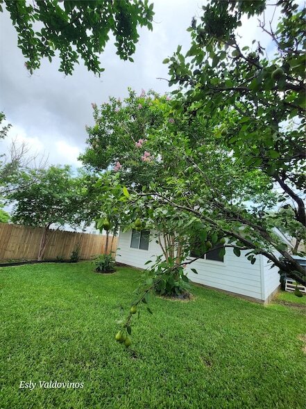 Photo - 638 Aldenwick Ln