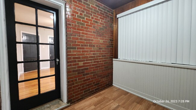 Photo - 6326 Bancroft Ave Unidad 1E