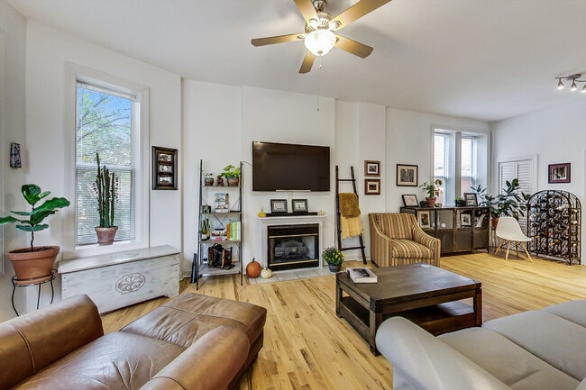 Photo - 1451 N Maplewood Ave Unit 2F