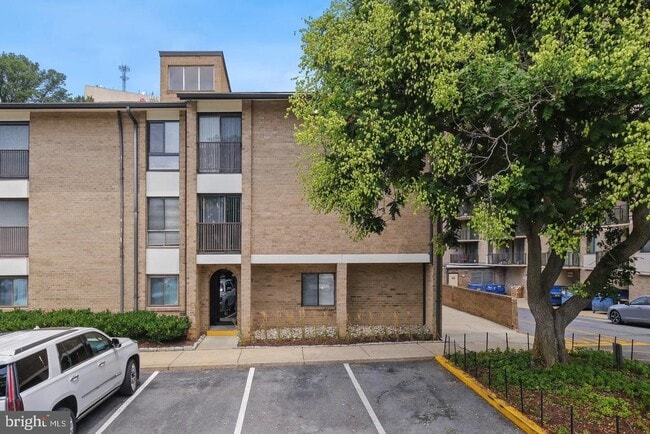 Building Photo - 114 Monroe St Unit 102