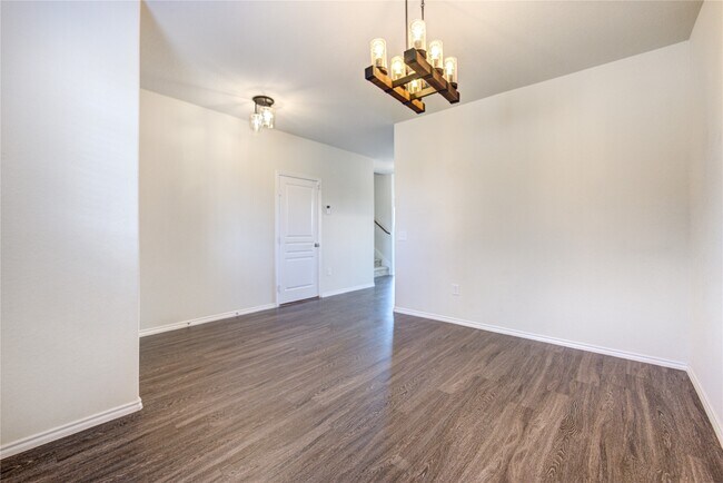 Photo - 5027 Brewcastle Ln