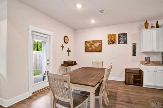 Photo - 4 bed family home in pool community