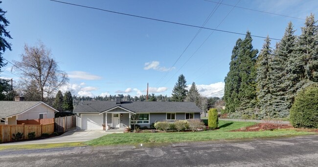 Building Photo - Beautifully Remodeled 4bd, 1.75ba Rambler Available in the Heart of Bellevue.