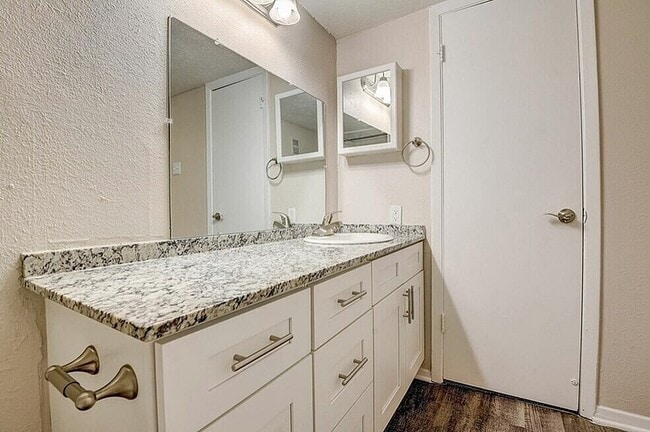 A2 - 1BD, 1BA - 692SF - Bathroom - Coronado Villas