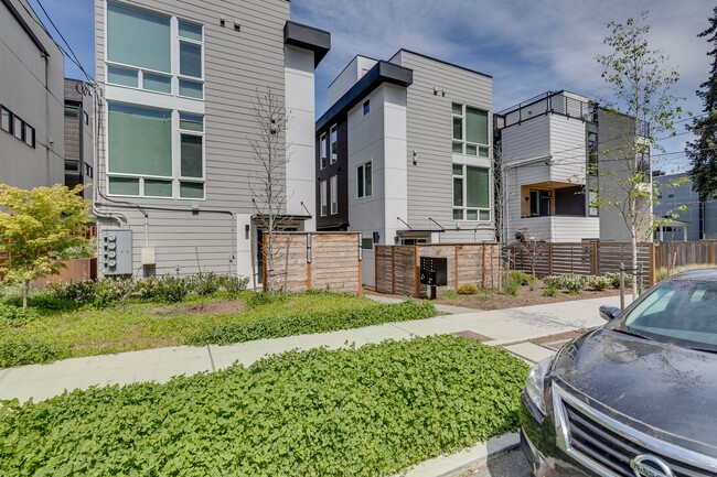 Modern & Bright Seattle 4 Bed Townhome! - Modern & Bright Seattle 4 Bed Townhome!