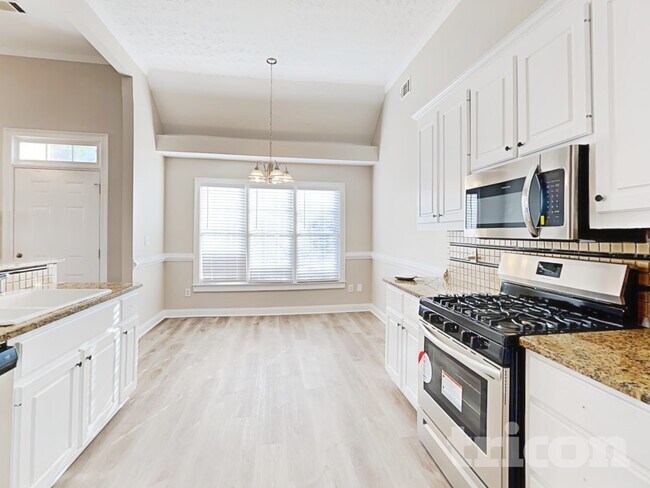 Photo - 160 Wisteria Way