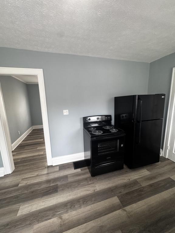 Photo - 5711 Warren Ave
