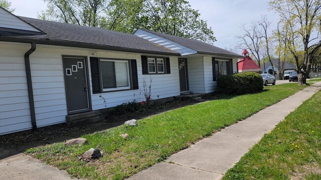 Photo - 416 W Wenger Rd House