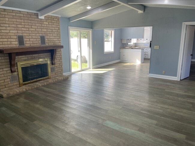 Photo - 229 Travis Ln