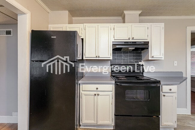 Photo - 141 Stewart Rd SE