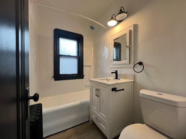 Photo - 1411 Roycroft Ave