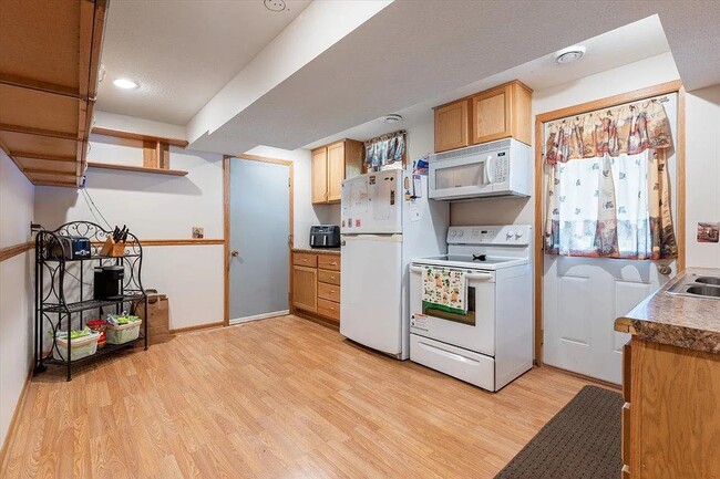 Photo - 4930 Zealand Ave N