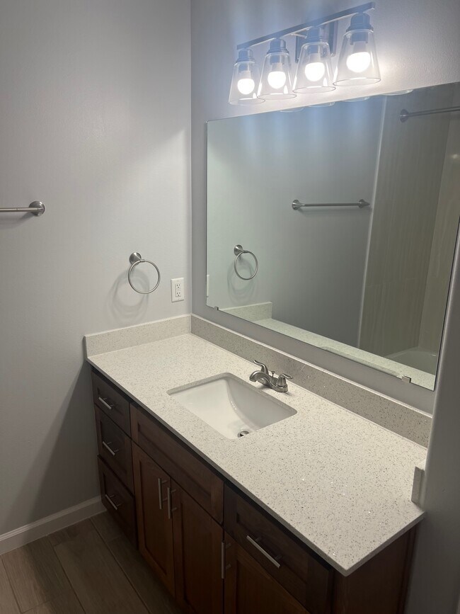 Photo - 413 E 18th St