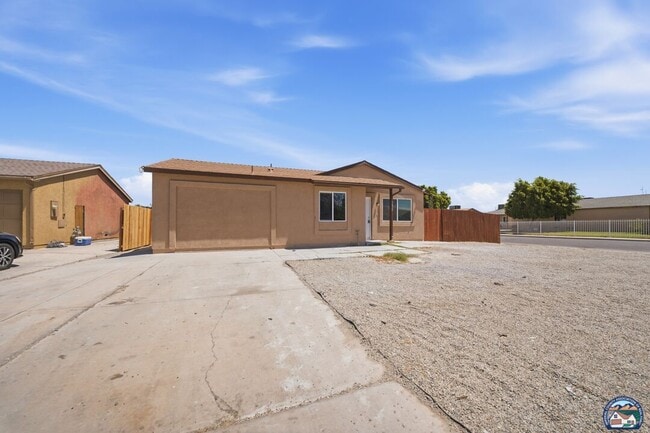 Building Photo - 1077 Wozencraft St