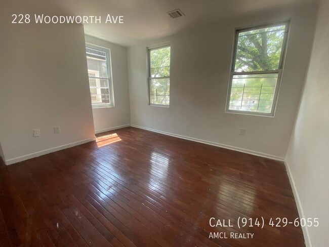 Photo - 228 Woodworth Ave Apartamento