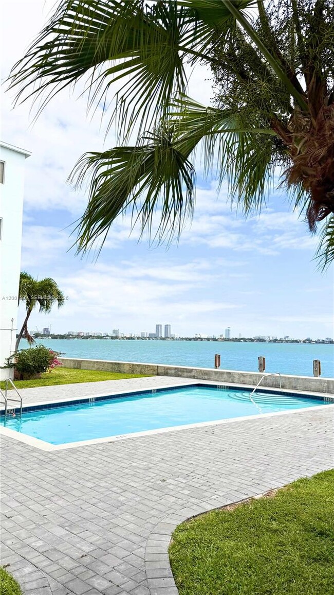 Photo - 1880 S Treasure Dr Unidad 3A