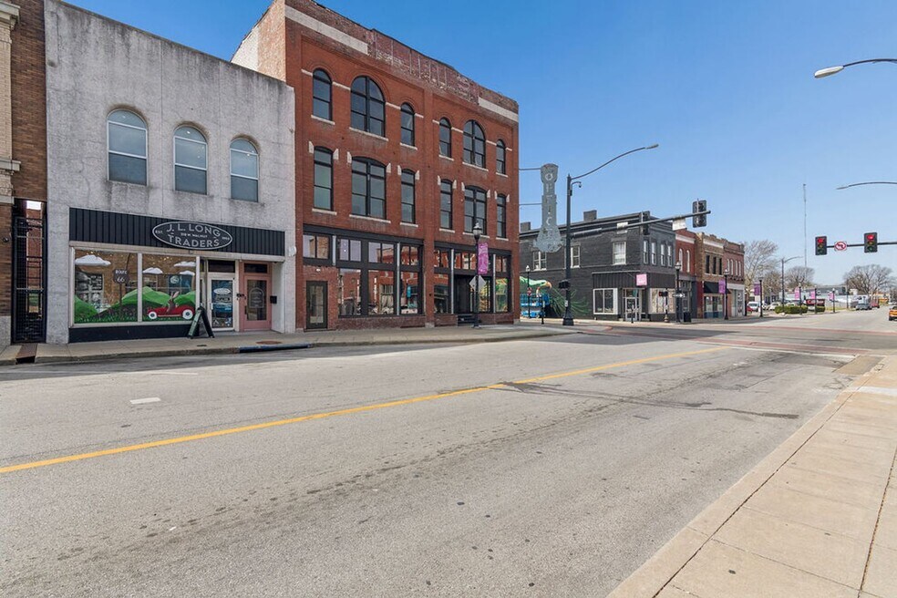 320 W Walnut St