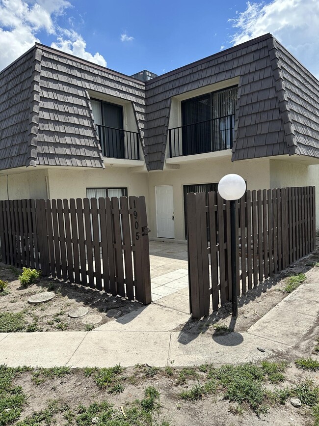 Building Photo - 1905 N Congress Ave Rental