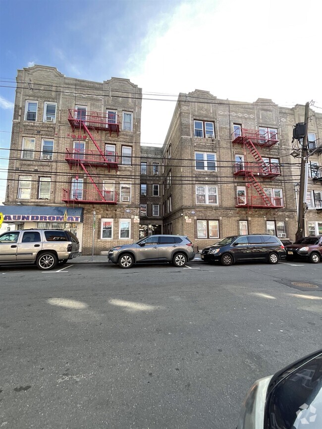 Building Photo - 5612 Hudson Ave Unit Apt #1C