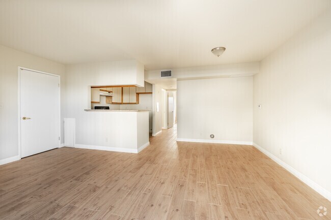 2BR, 1BA - 745SF - Living Room