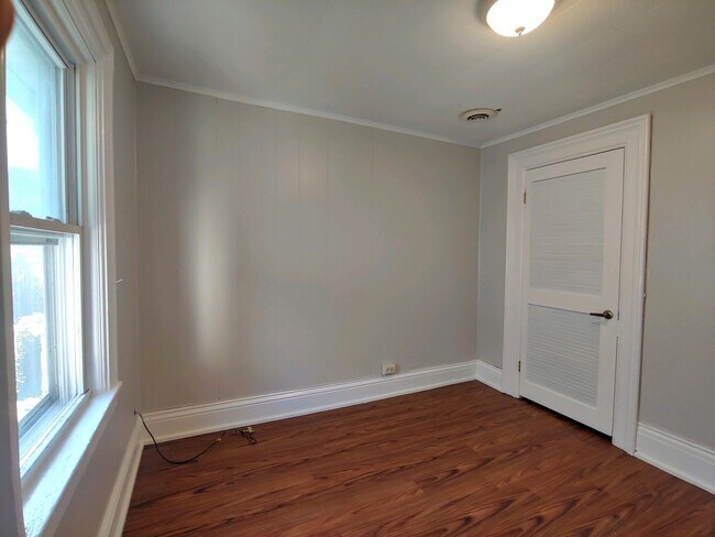 Photo - 876 Niagara St Unidad Upper Rear