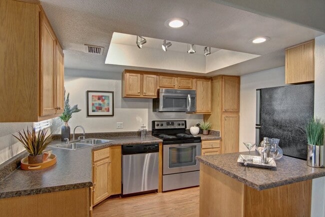 Building Photo - Desert Horizon Rental