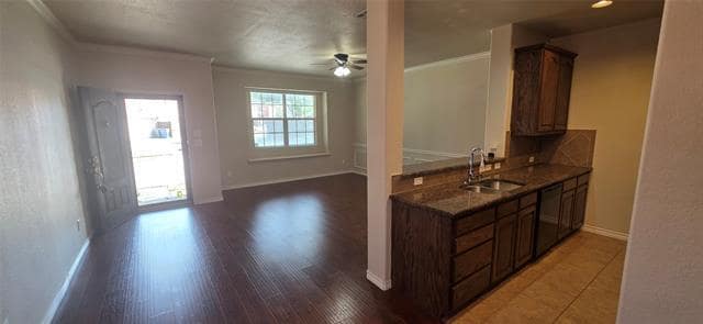 Photo - 5924 Round Up Ln