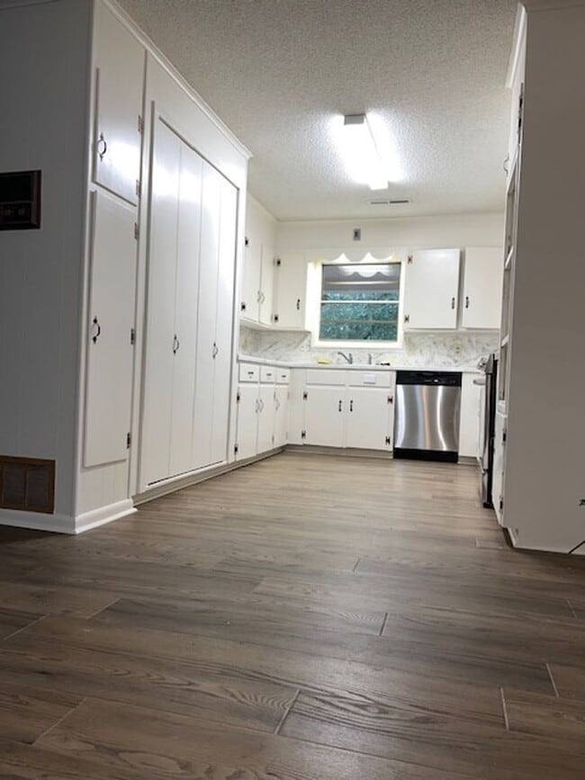 Photo - Spacious Ranch