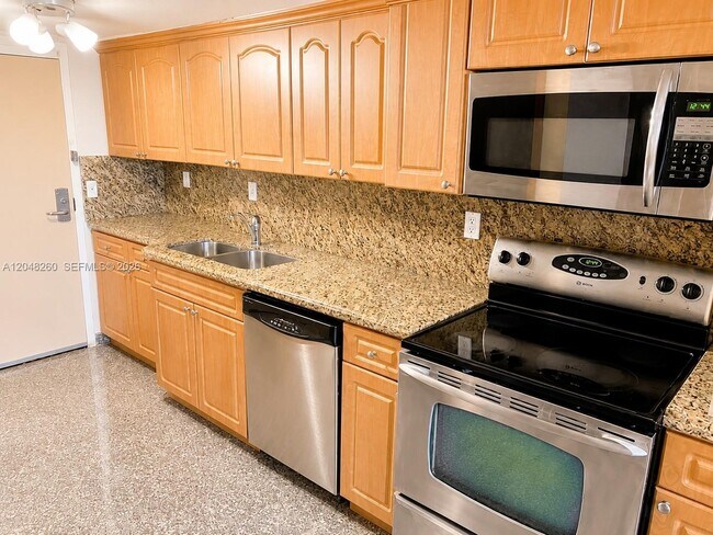 Photo - 19201 Collins Ave Unit 441