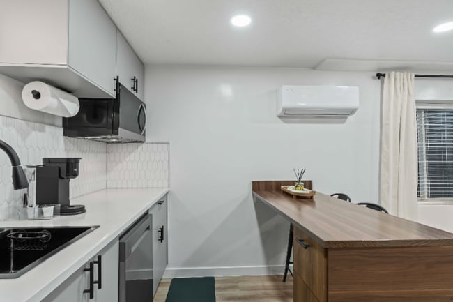 Photo - 610 W 5735 S