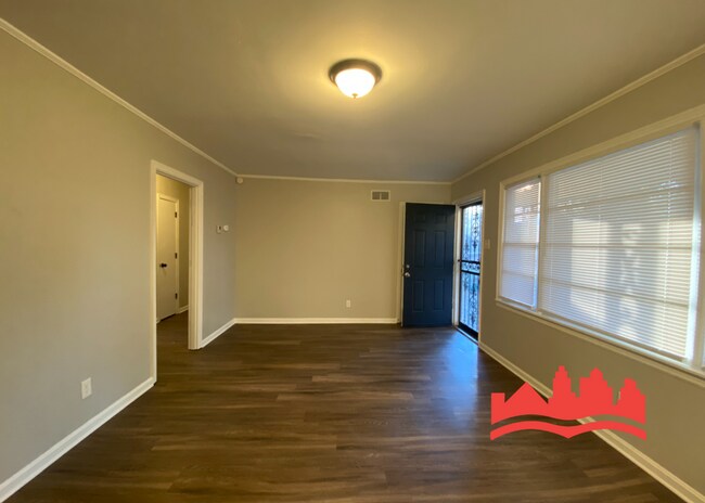 Photo - 2073 Gayle Ave