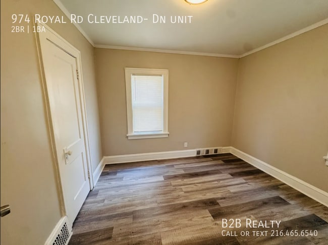 Photo - 974 Royal Rd