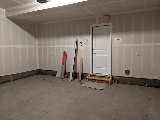 Garage - 14925 E Belleview Dr